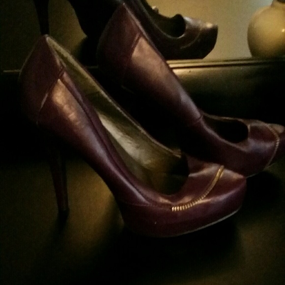 Shoes - Picture 2 of 4